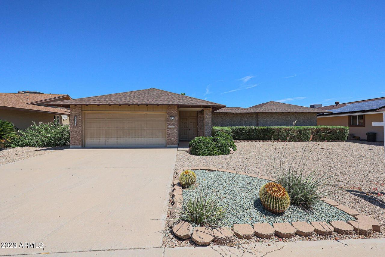 10710 W El Capitan Cir., Sun City, AZ 85351
