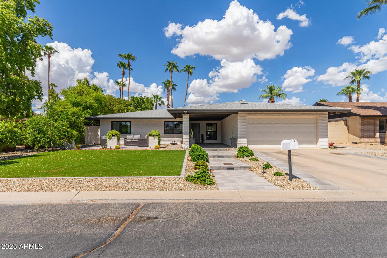 230 W Pintura Cir., Litchfield Park, AZ 85340