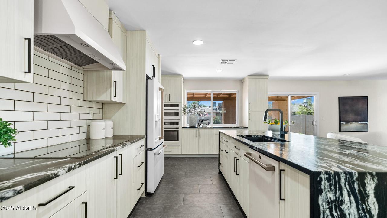 1728 S Rogers Cir., Mesa, AZ 85202