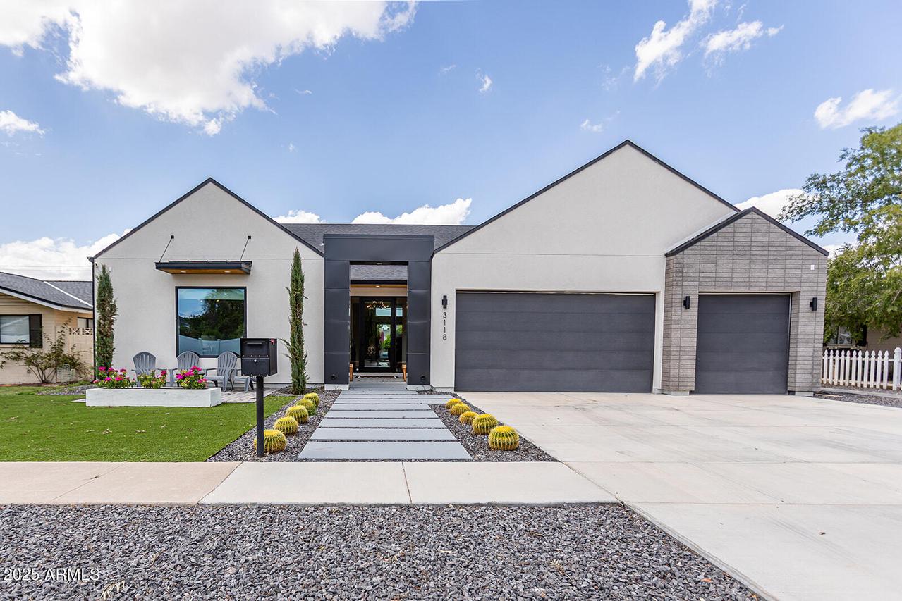 3118 N 42nd St., Phoenix, AZ 85018