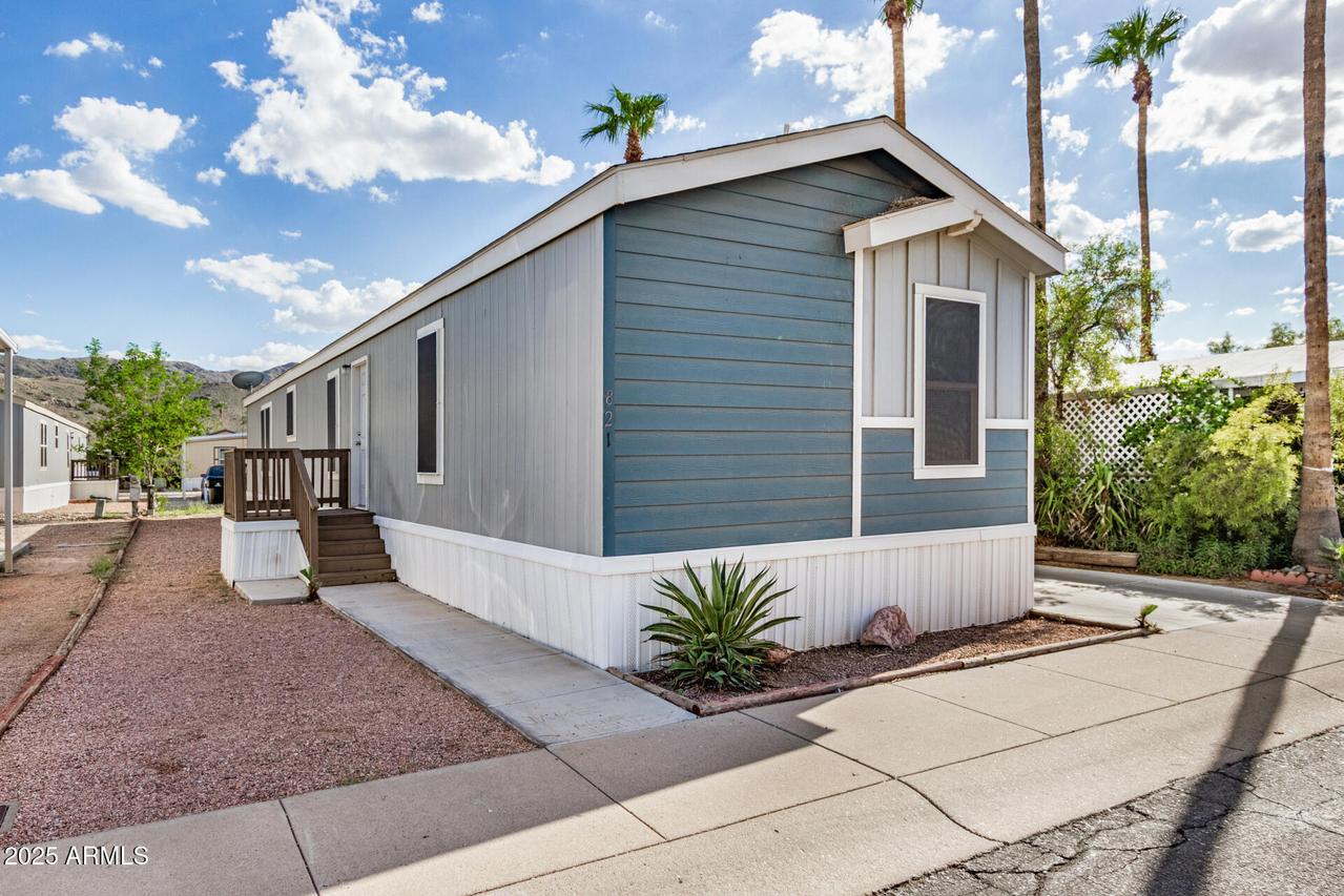 821 W Kachina Tr., Phoenix, AZ 85040