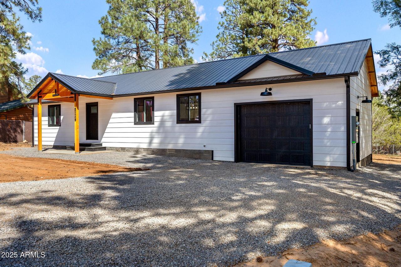 1982 Christmas Pine Dr., Overgaard, AZ 85933
