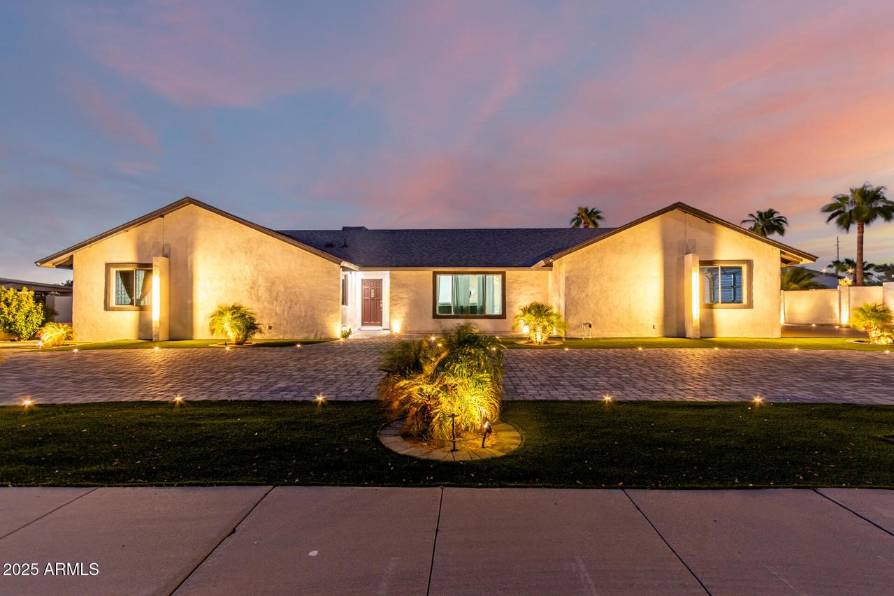 5922 W Michelle Dr., Glendale, AZ 85308