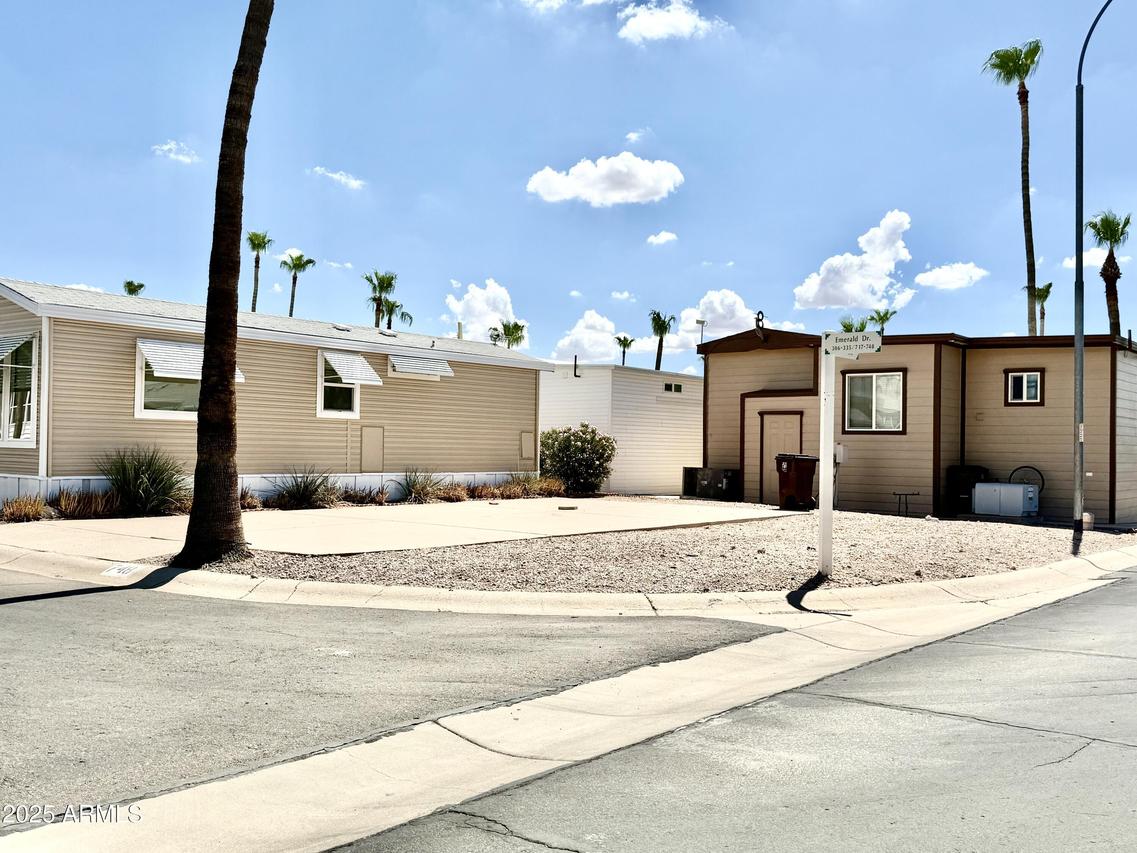 748 S Emerald Dr., Apache Junction, AZ 85119