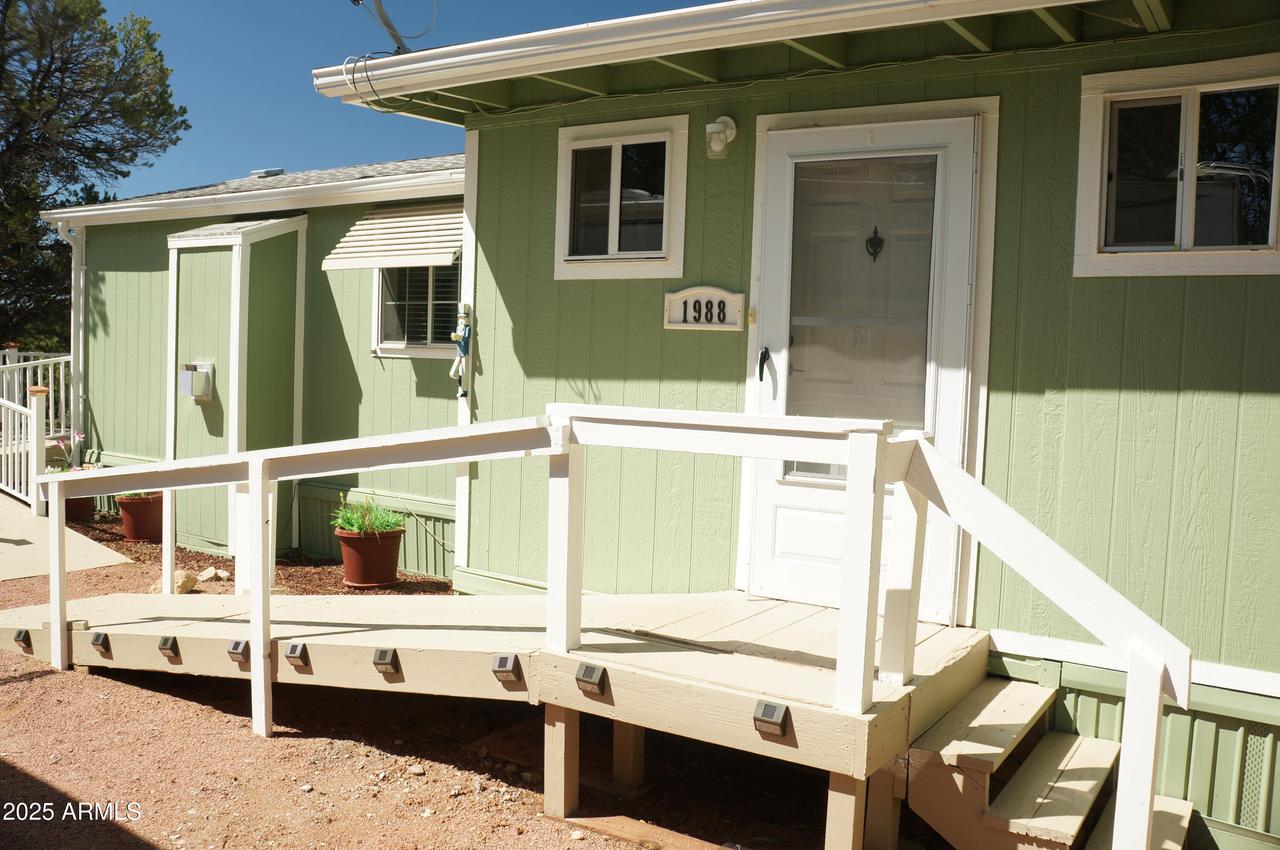 1988 Bradley Ln., Overgaard, AZ 85933