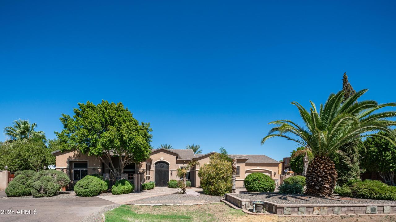 5627 N 83rd Ln., Glendale, AZ 85303