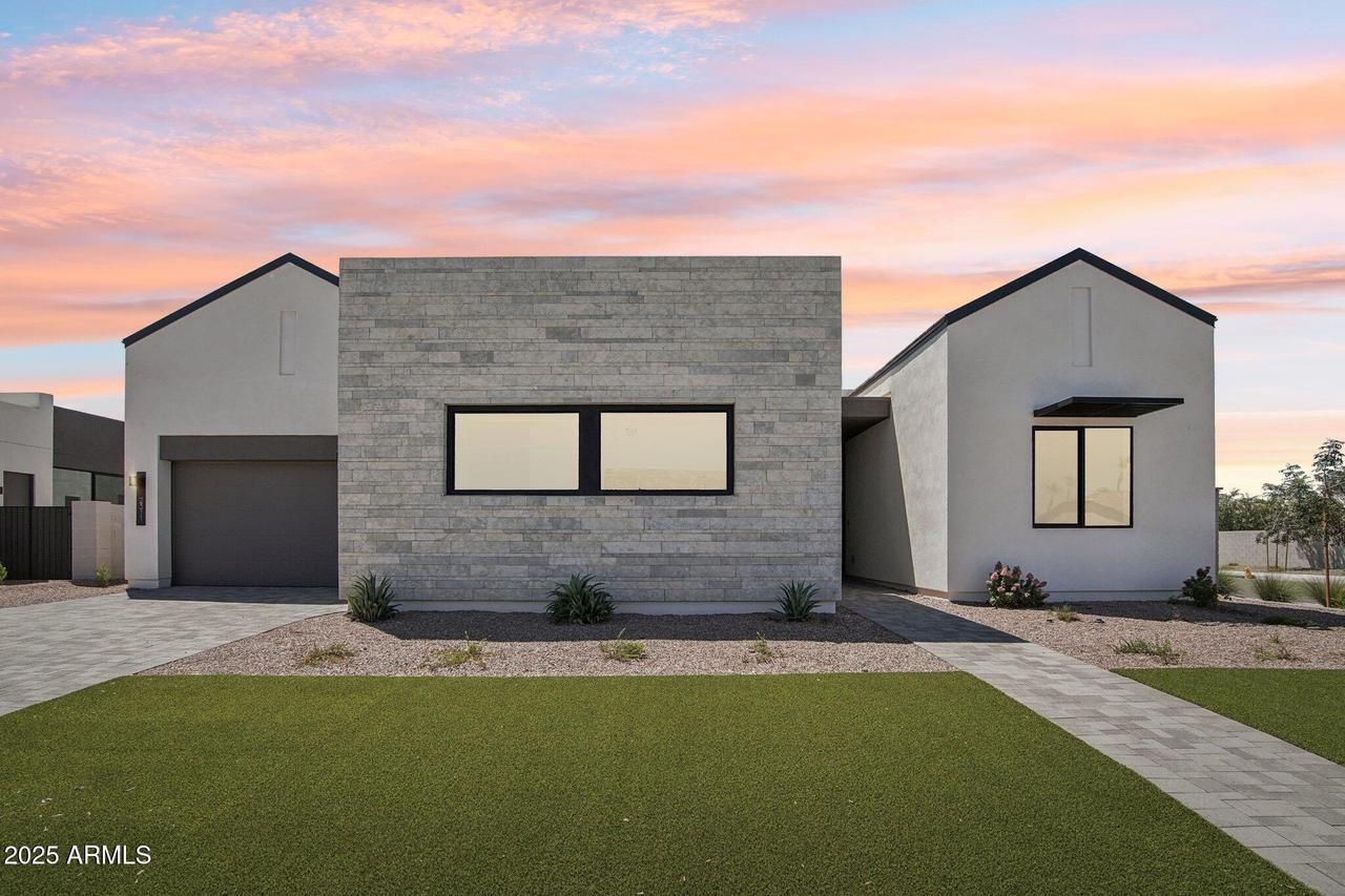 2311 E Aquarius Pl., Chandler, AZ 85249