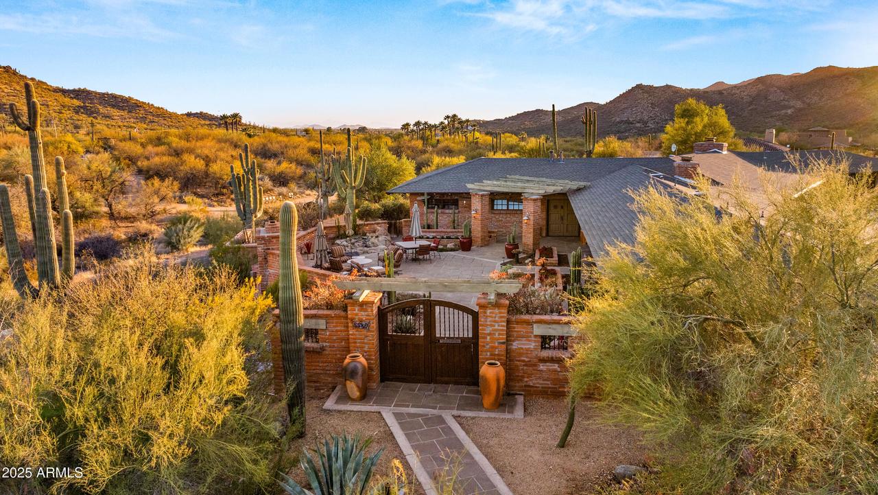 5480 E Desert Creek Ln., Cave Creek, AZ 85331