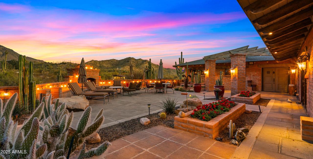 5480 E Desert Creek Ln., Cave Creek, AZ 85331