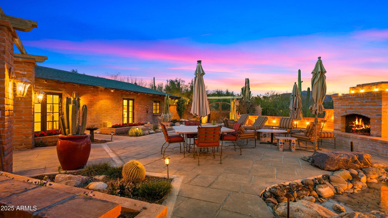 5480 E Desert Creek Ln., Cave Creek, AZ 85331