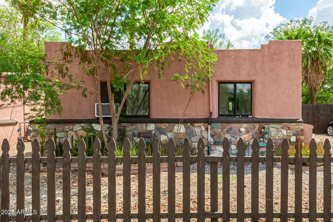 9033 N 11th St., Phoenix, AZ 85020