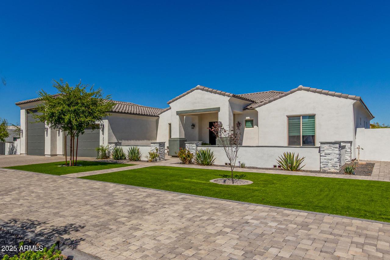 37233 N 11th Ave., Phoenix, AZ 85086