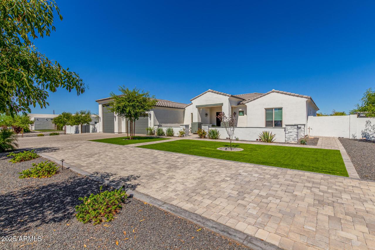 37233 N 11th Ave., Phoenix, AZ 85086