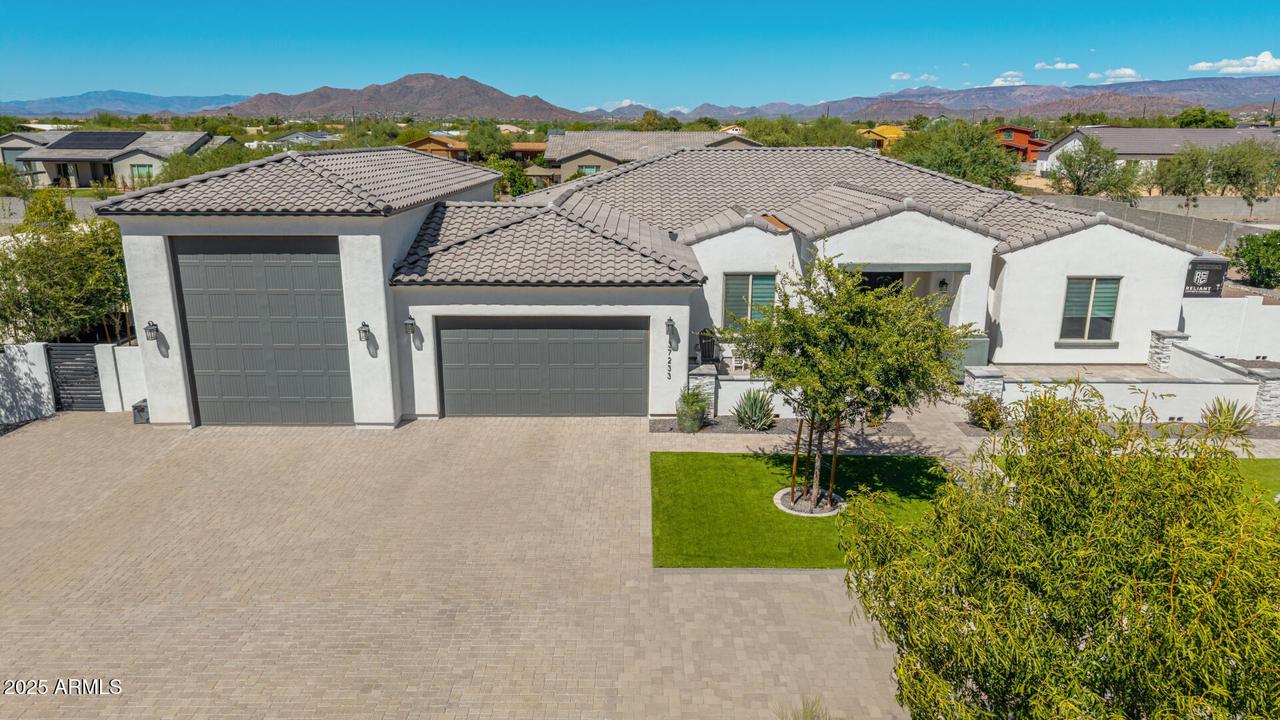 37233 N 11th Ave., Phoenix, AZ 85086