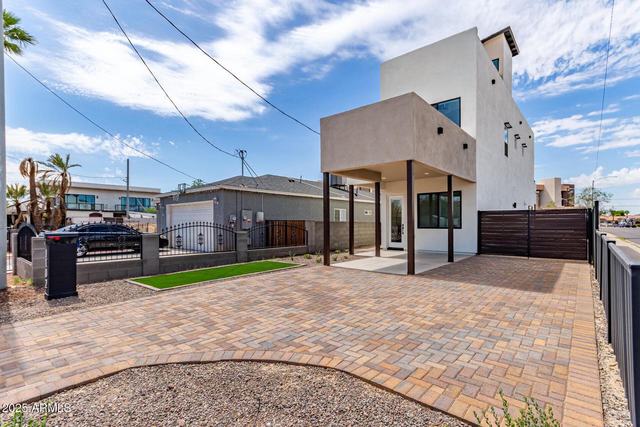 1102 S 4th Ave., Phoenix, AZ 85003