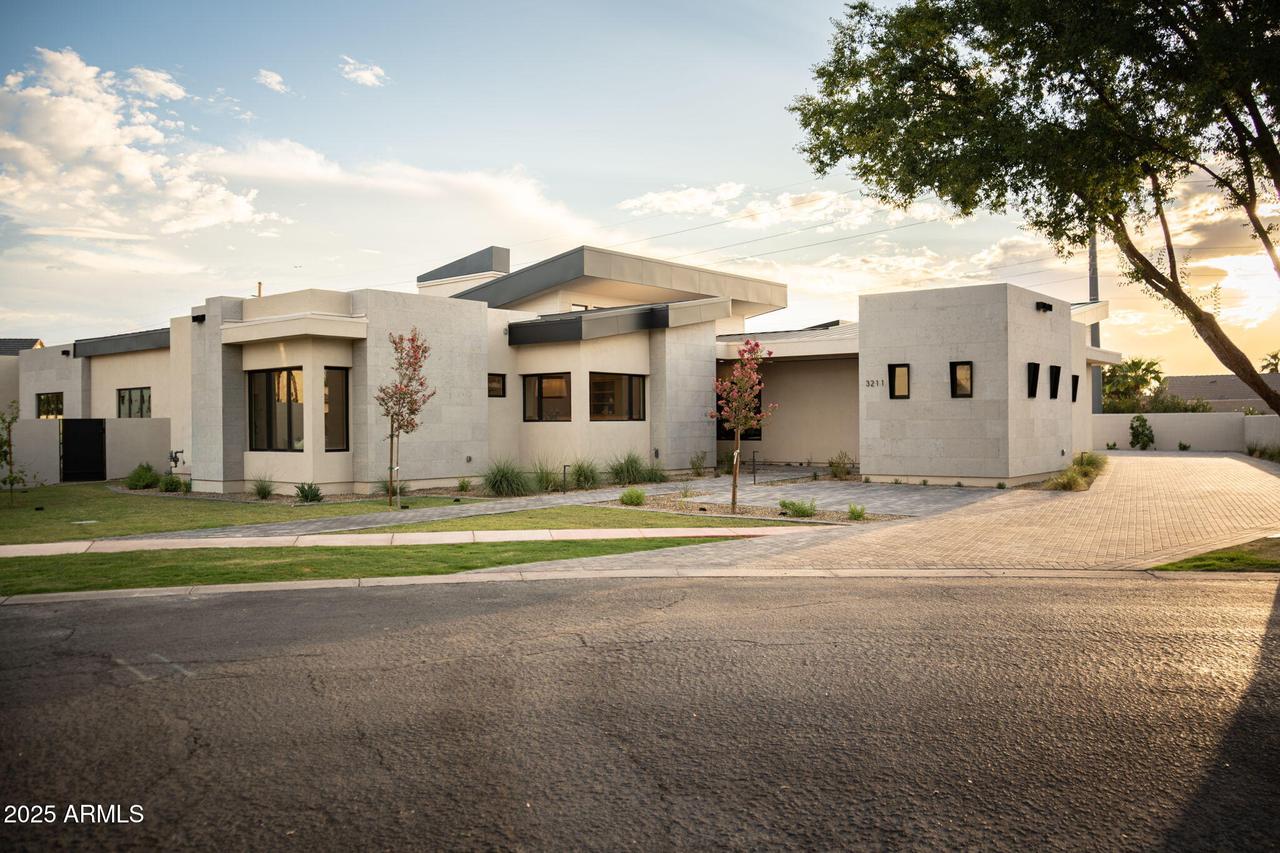 3211 E Hope Cir., Mesa, AZ 85213