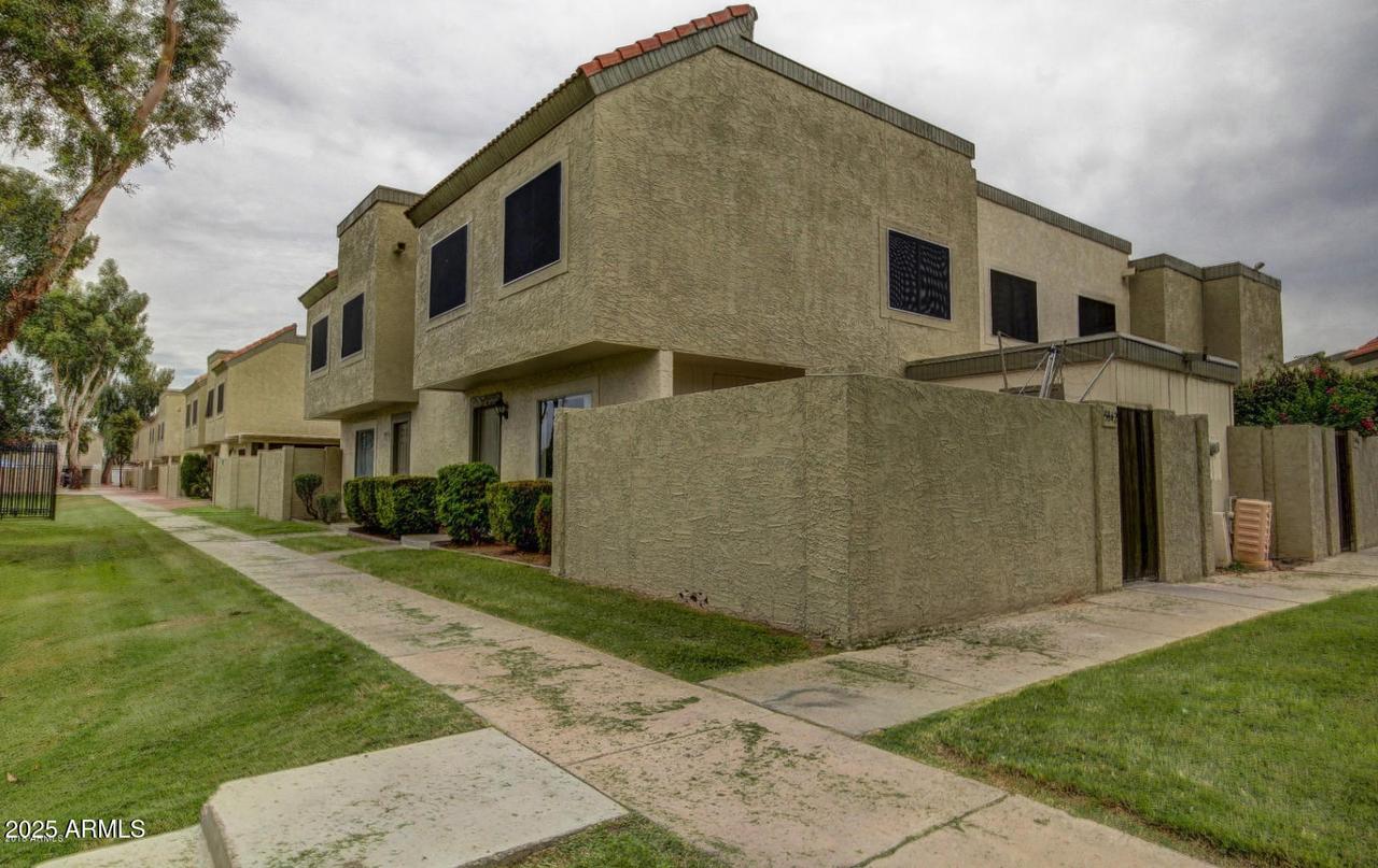 5871 N 47th Dr., Glendale, AZ 85301