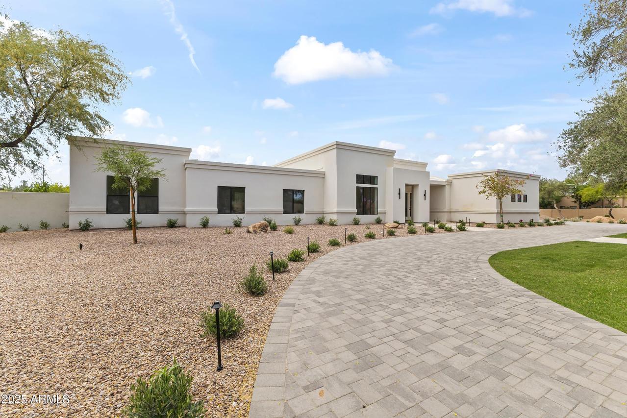 9611 E Clinton St., Scottsdale, AZ 85260