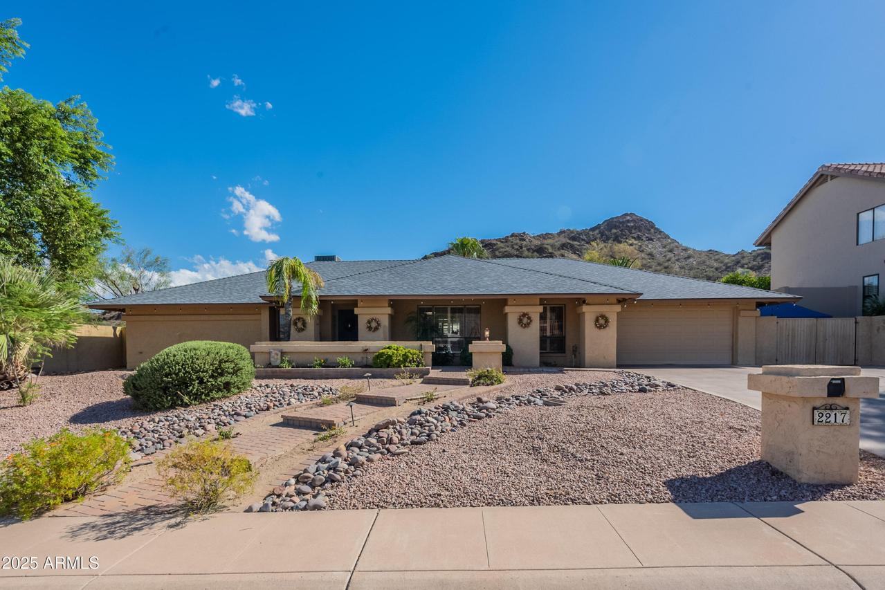 2217 E North Ln., Phoenix, AZ 85028