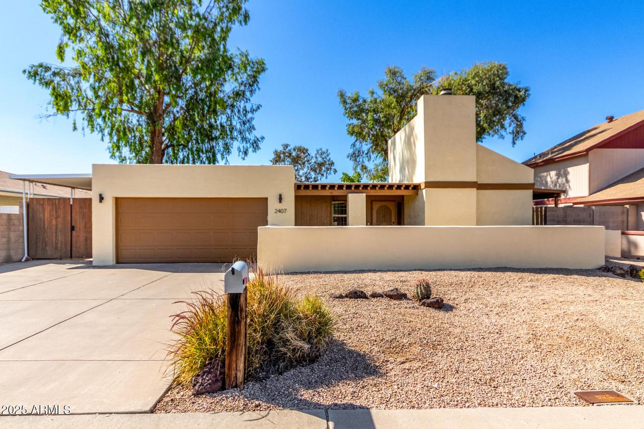 2407 W Paradise Ln., Phoenix, AZ 85023