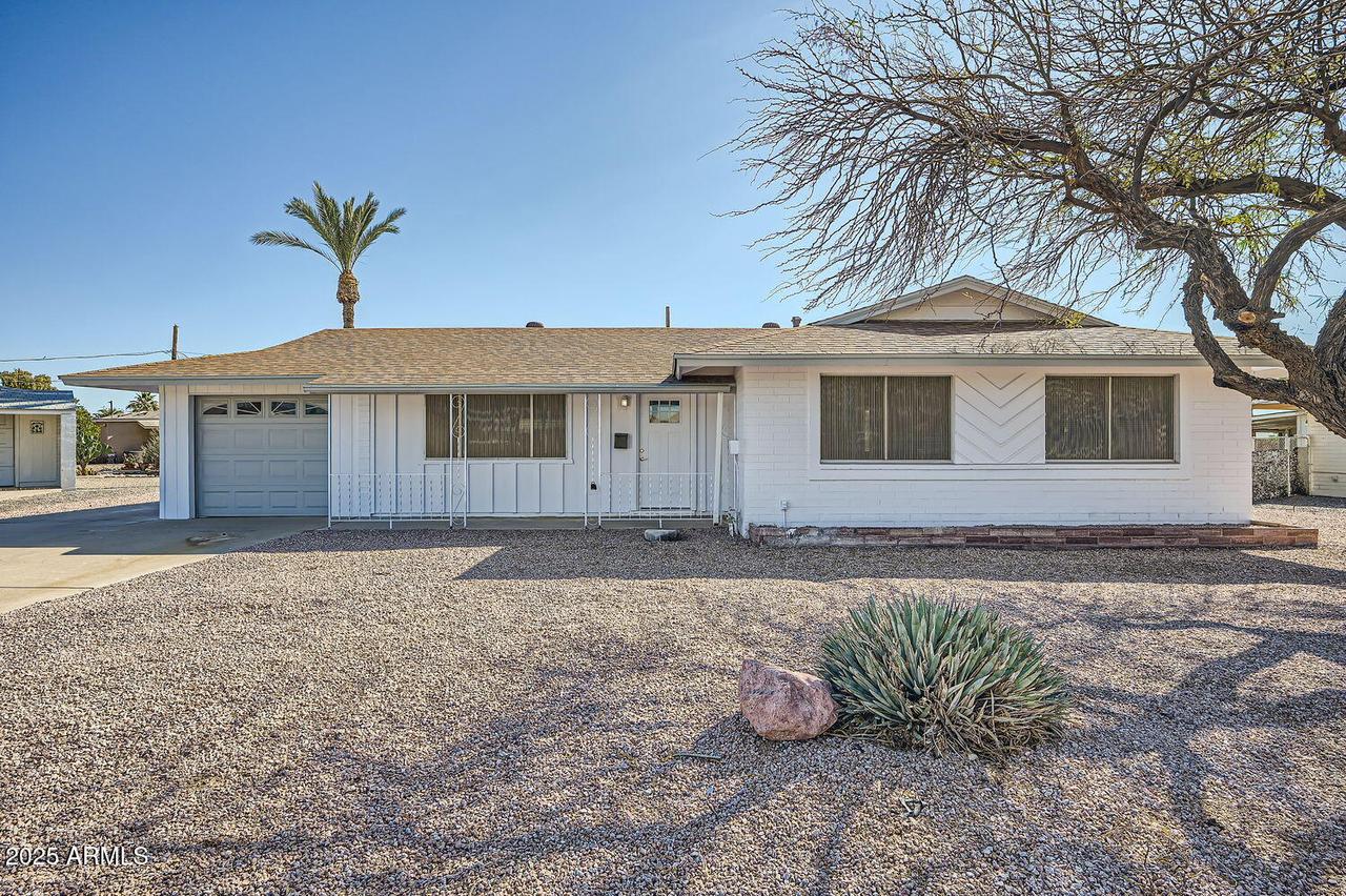 12021 N Riviera Ct., Sun City, AZ 85351