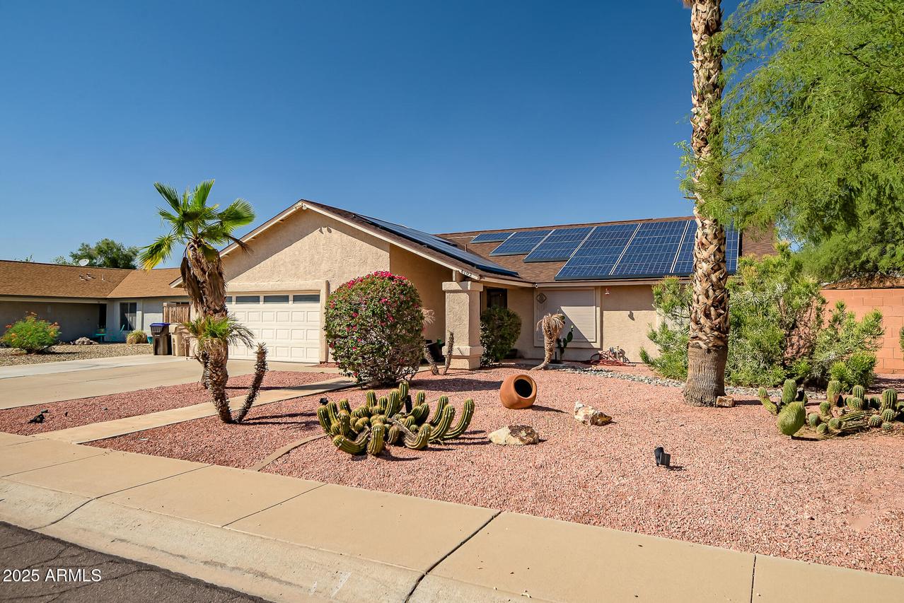 8102 W Windrose Dr., Peoria, AZ 85381