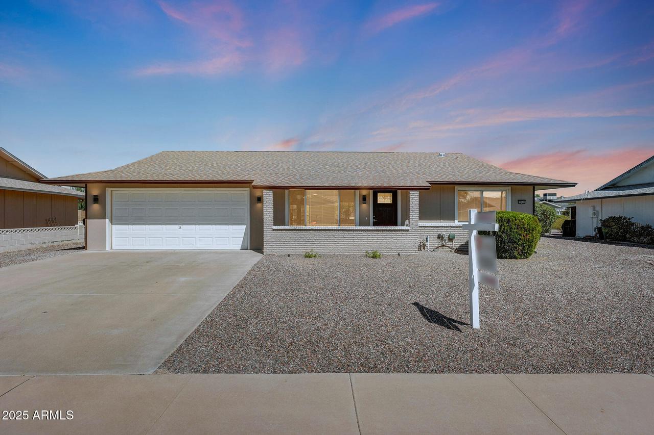 20002 N Signal Butte Cir., Sun City, AZ 85373