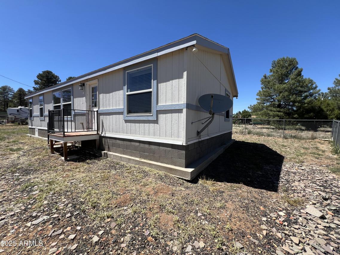 2122 Meadow Ln., Overgaard, AZ 85933