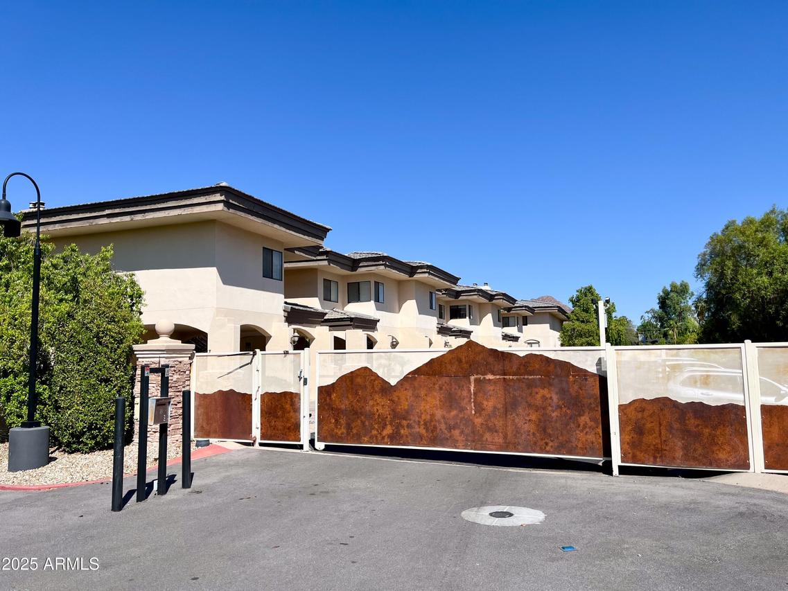 3235 E Camelback Rd. #115, Phoenix, AZ 85018