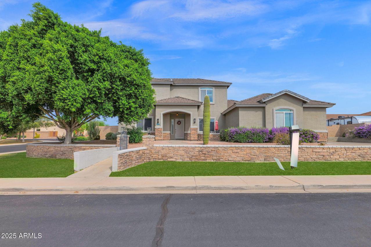 7114 E Grandview St., Mesa, AZ 85207