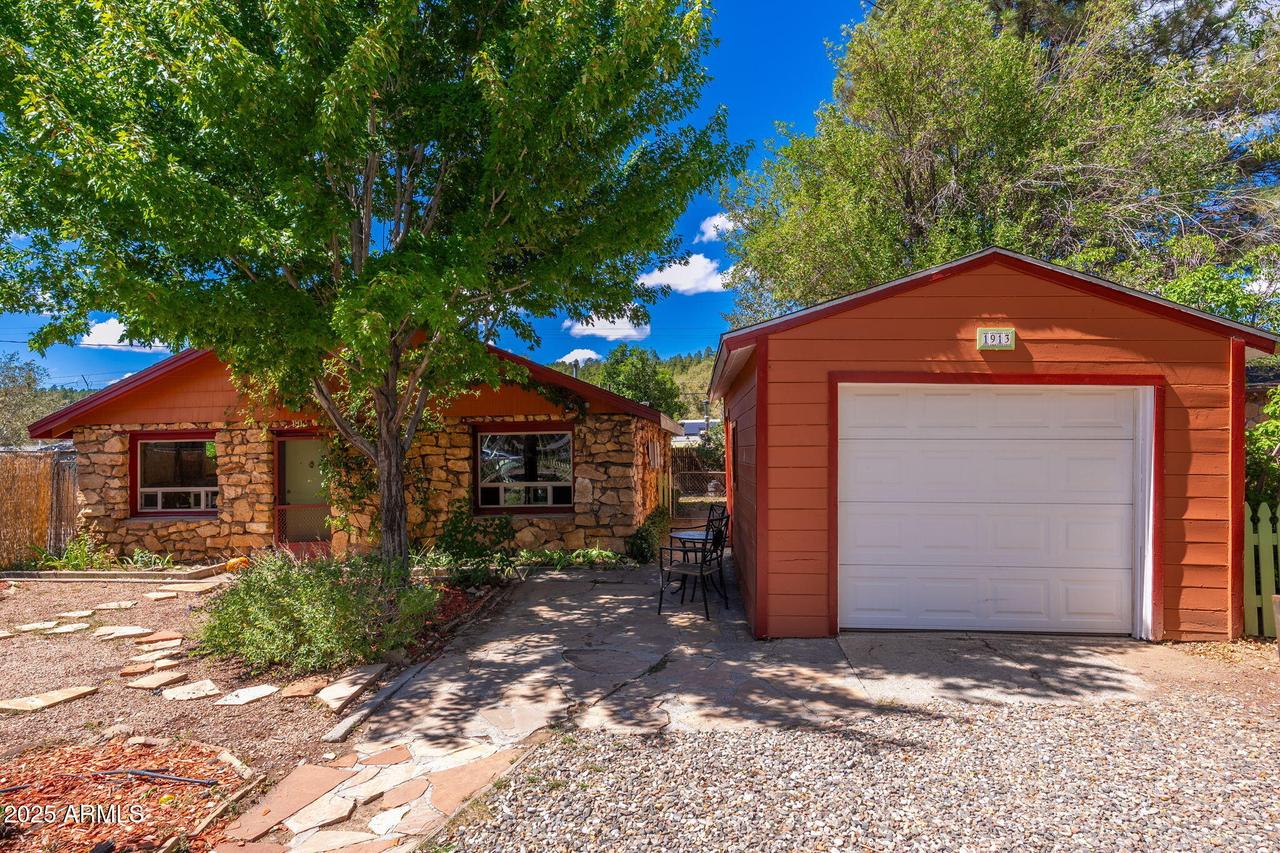 1913 N East St., Flagstaff, AZ 86004