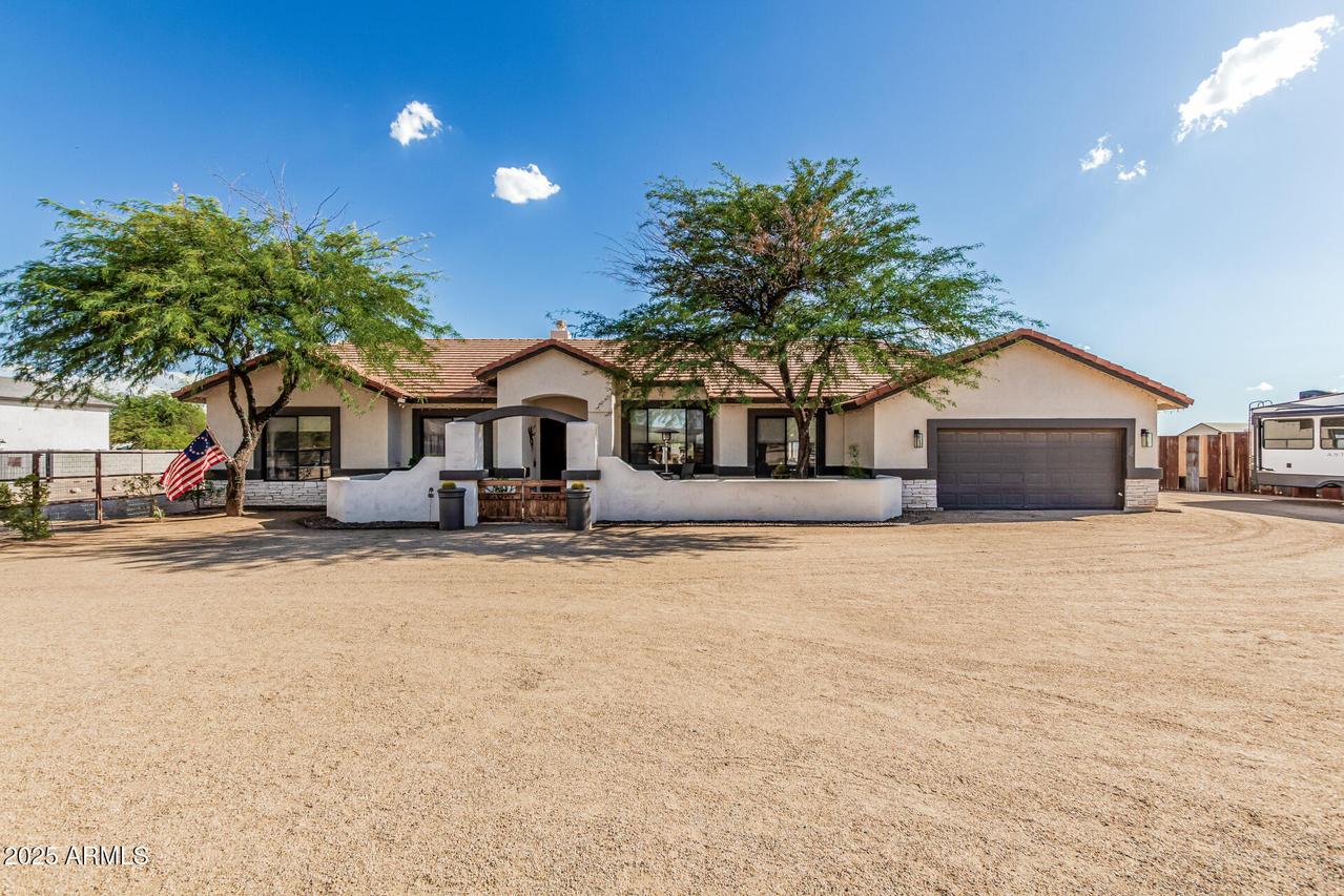 907 E Carlise Rd., Phoenix, AZ 85086
