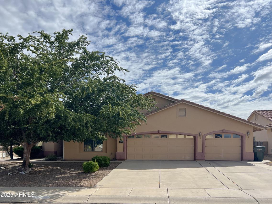 1977 Oak Winds Dr., Sierra Vista, AZ 85635