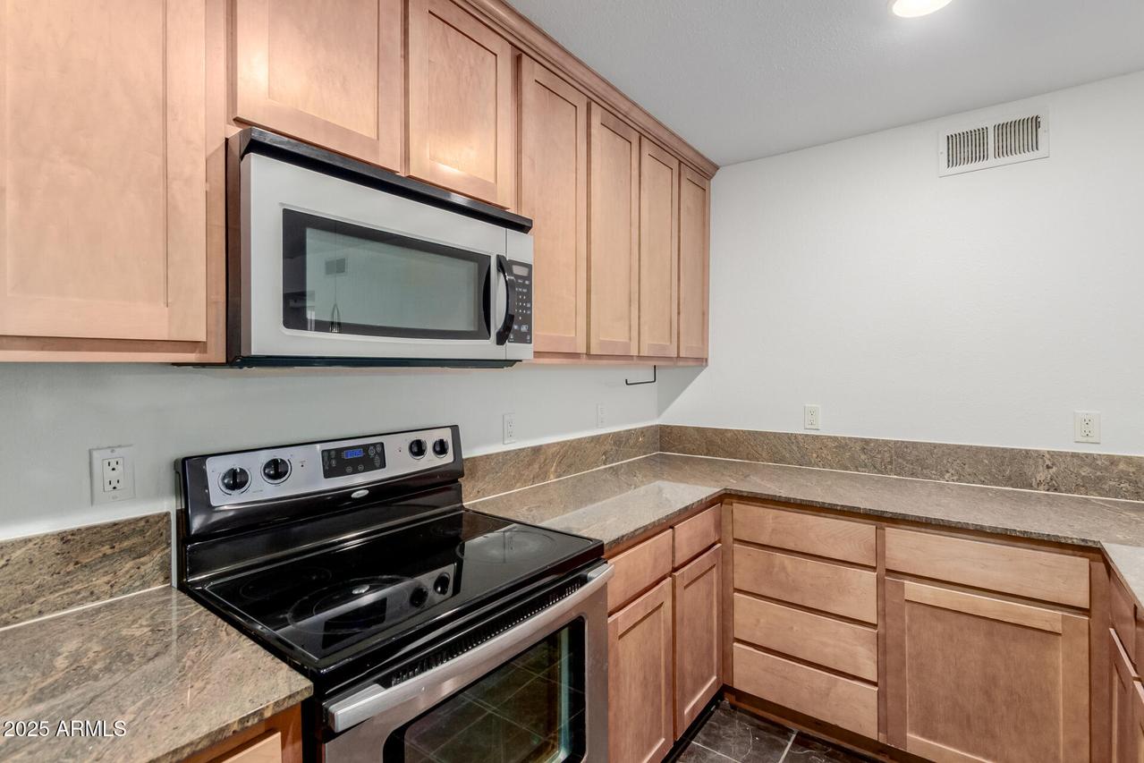 4704 E Paradise Village Pkwy. #224, Phoenix, AZ 85032