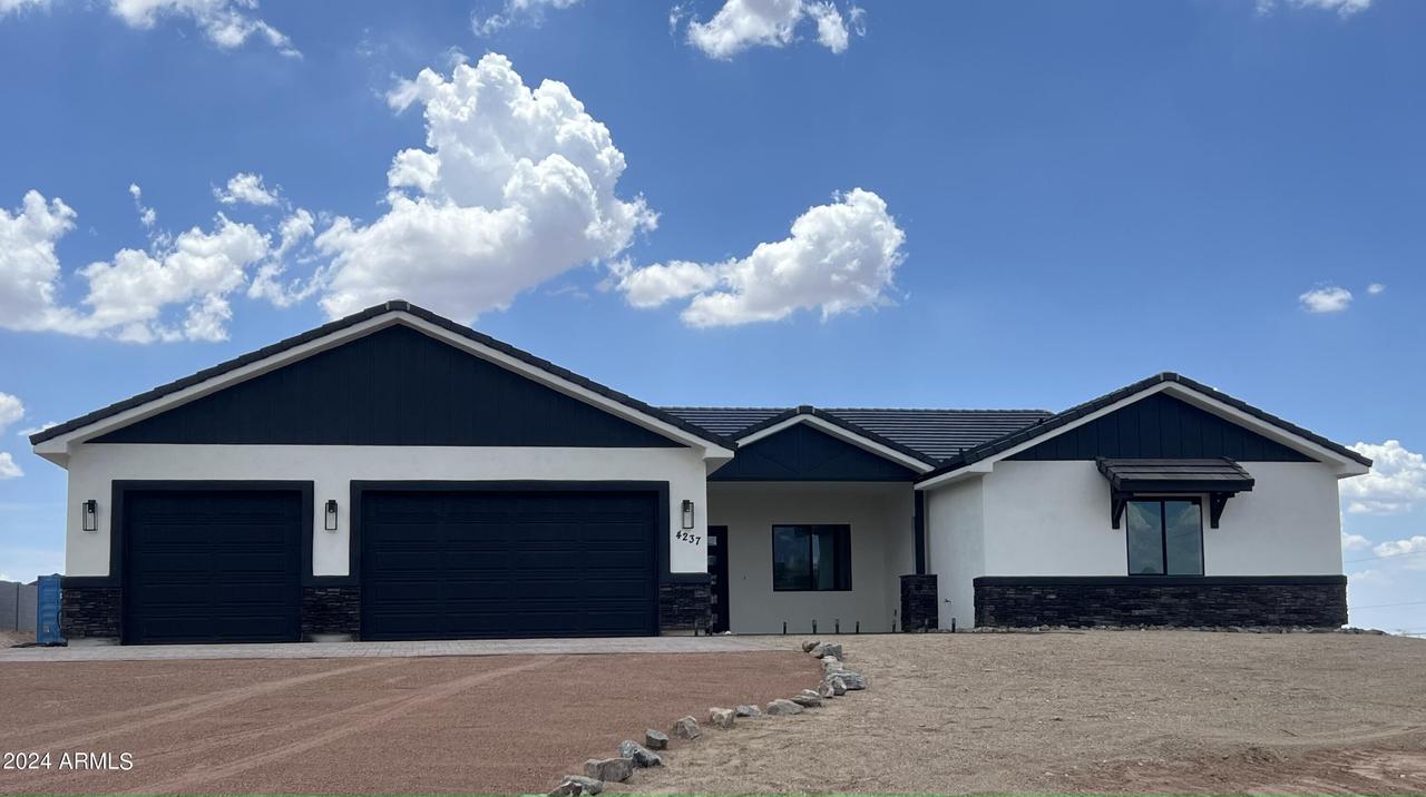 4237 E 4th Ave., Apache Junction, AZ 85119