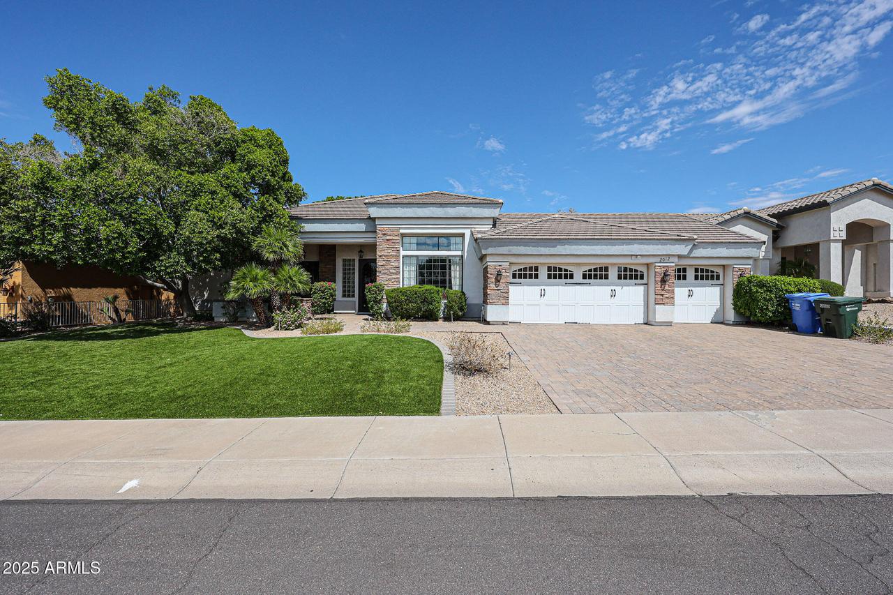 2012 E Glenn Dr., Phoenix, AZ 85020