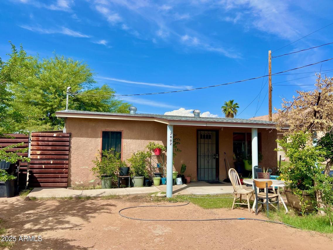 2002 W Lawrence Rd., Phoenix, AZ 85015