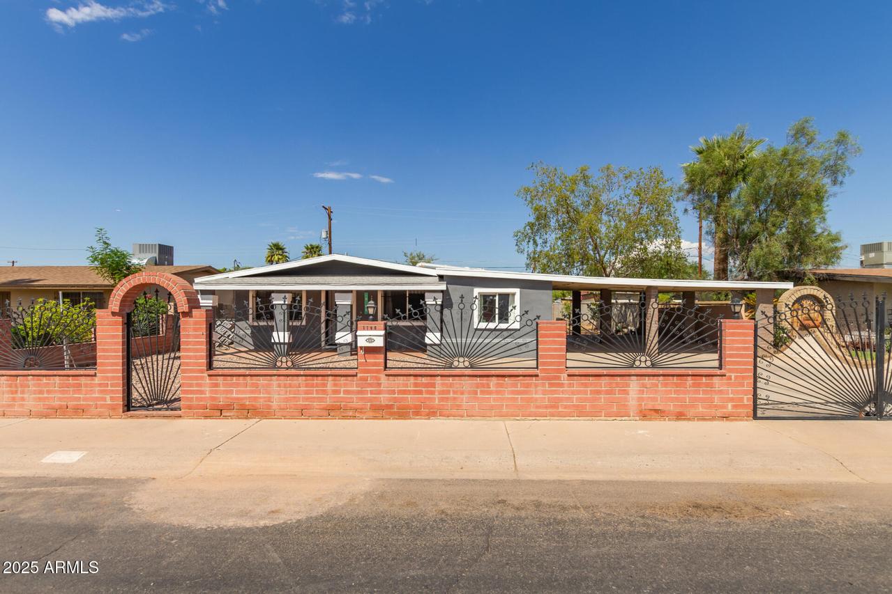 1760 W Sunland Ave., Phoenix, AZ 85041