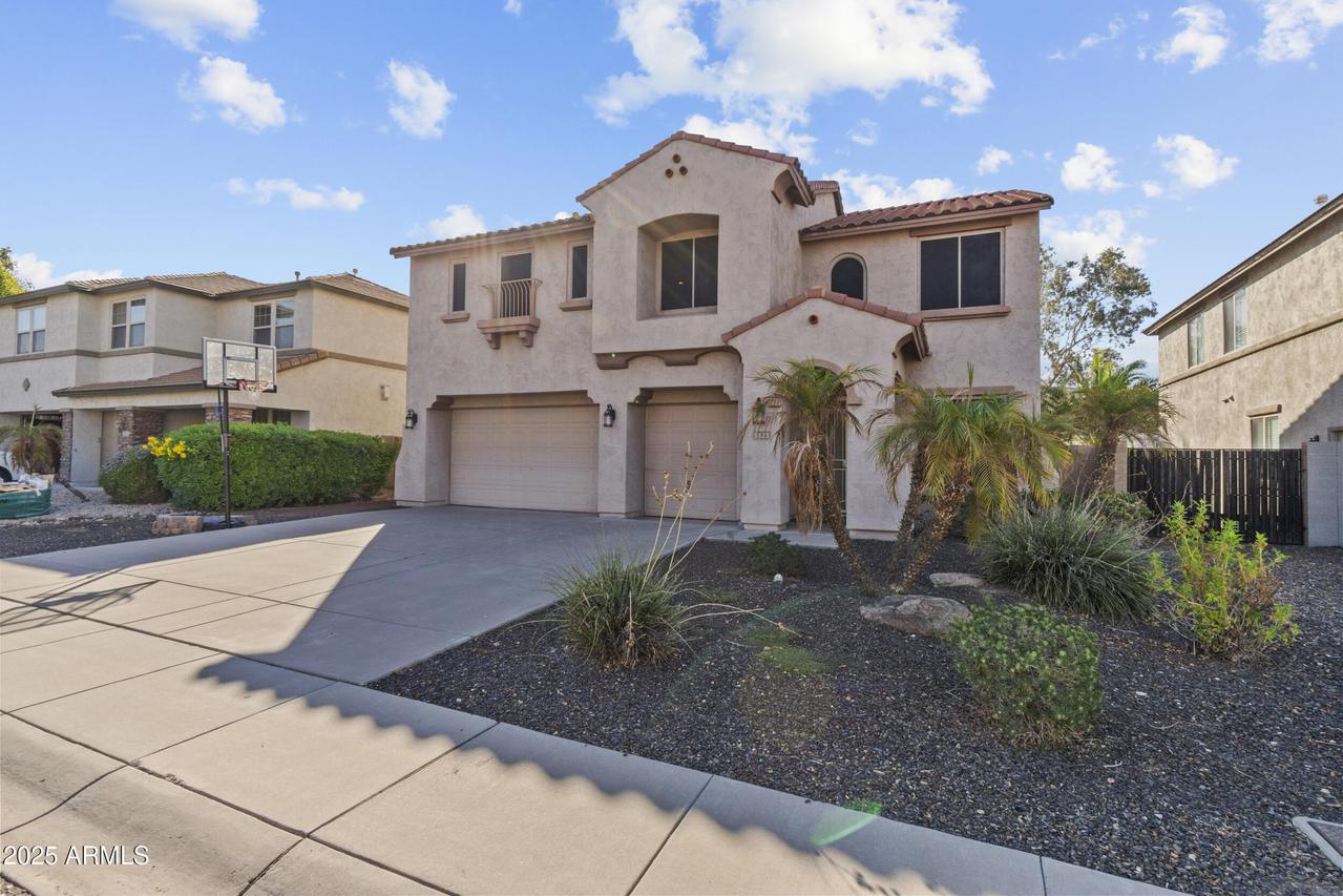 5123 W Saddlehorn Rd., Phoenix, AZ 85083
