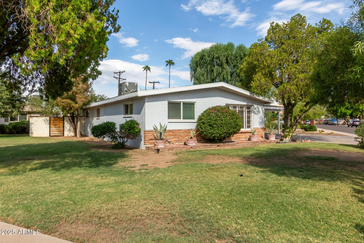2036 W Claremont St., Phoenix, AZ 85015