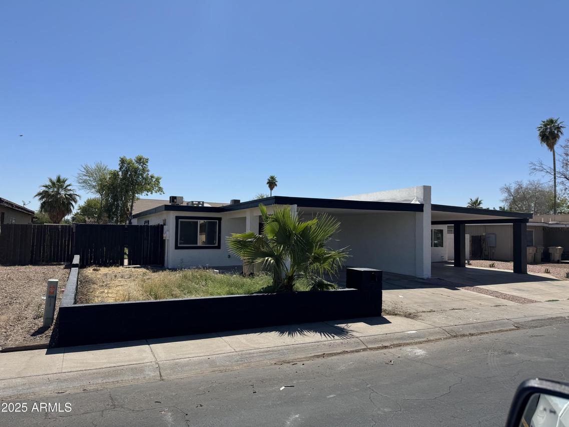 5737 N 69th Ave., Glendale, AZ 85303