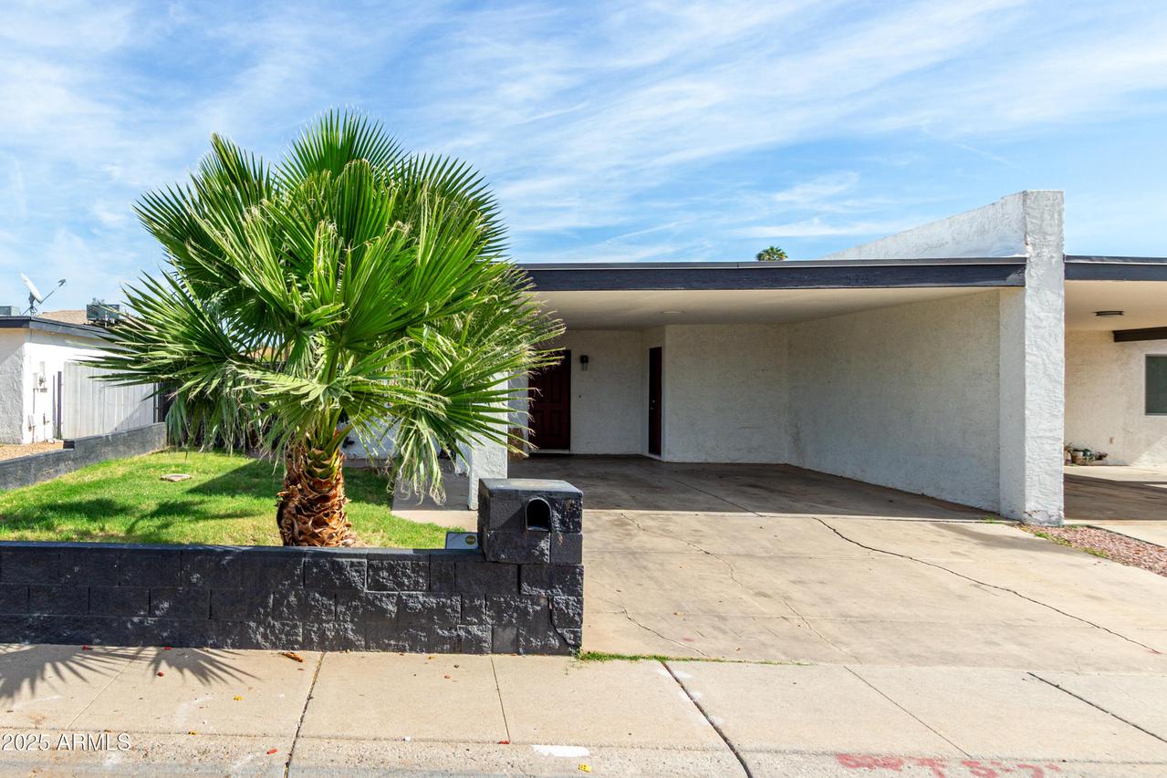 5737 N 69th Ave., Glendale, AZ 85303