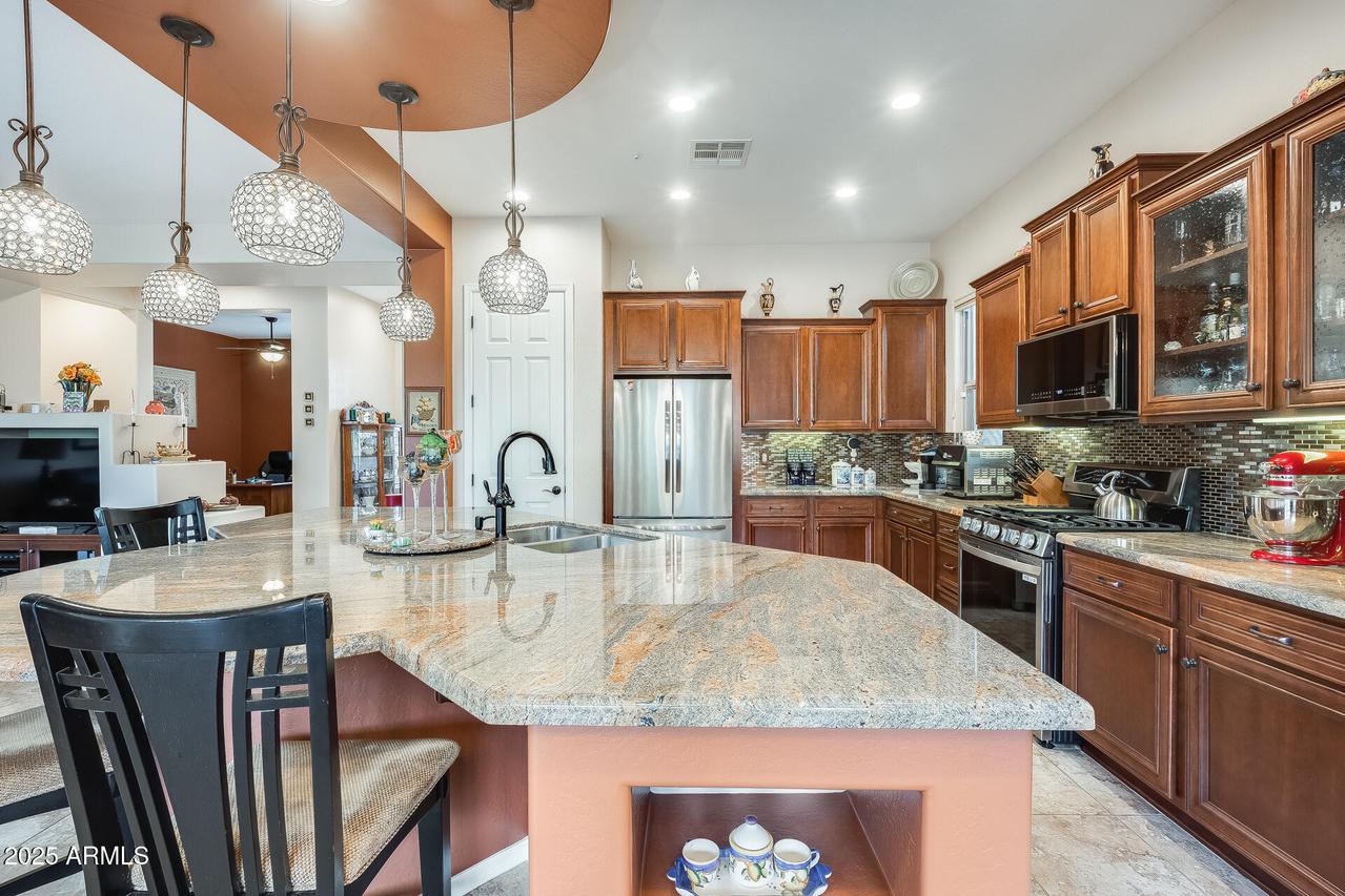 12964 W Fossil Dr., Peoria, AZ 85383