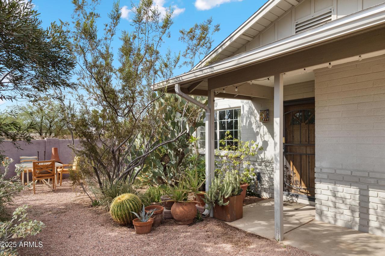 2618 S Country Club Way, Tempe, AZ 85282
