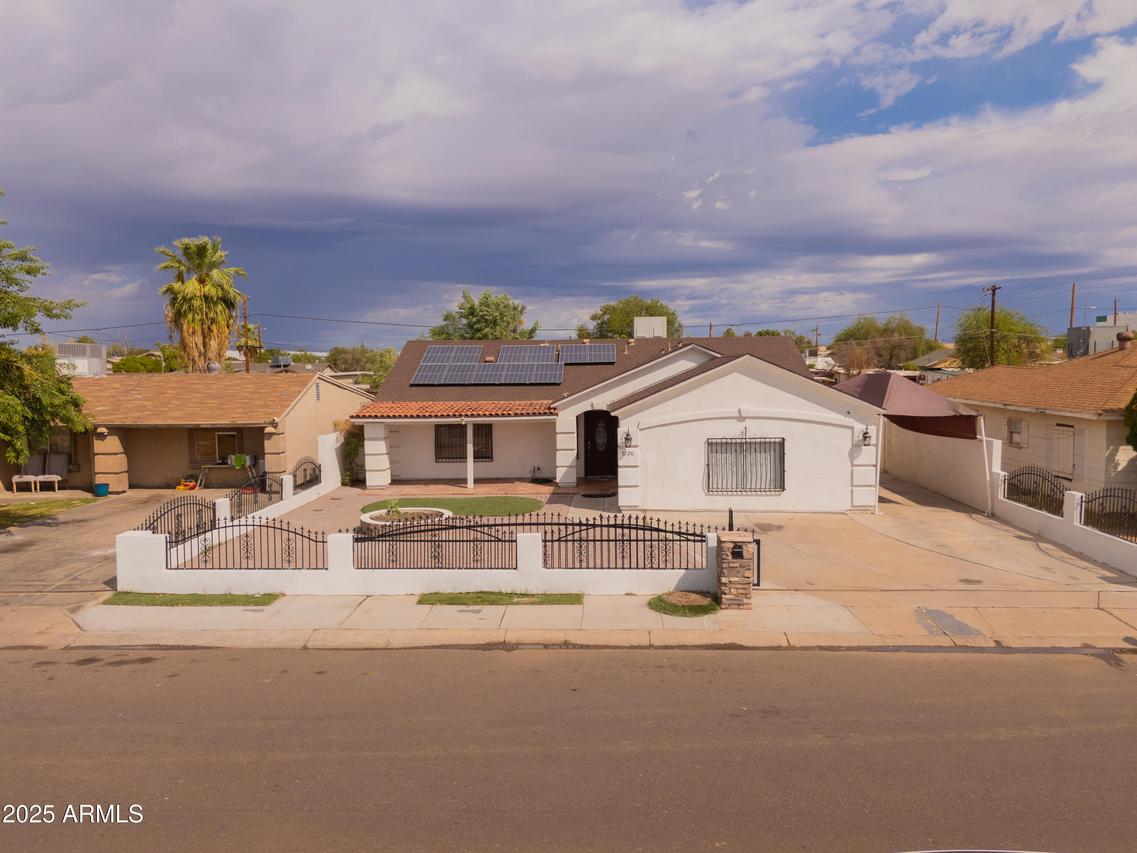3220 W Holly St., Phoenix, AZ 85009