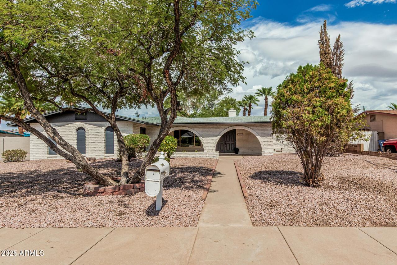 1630 E Greenway St., Mesa, AZ 85203