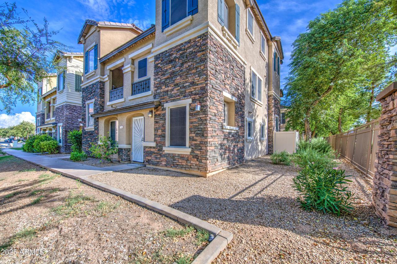 754 N Laguna Dr., Gilbert, AZ 85233