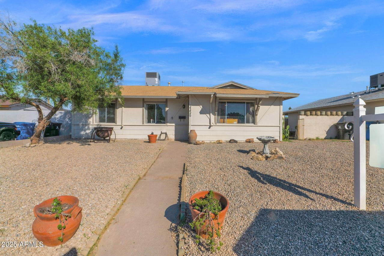 3356 W Mauna Loa Ln., Phoenix, AZ 85053