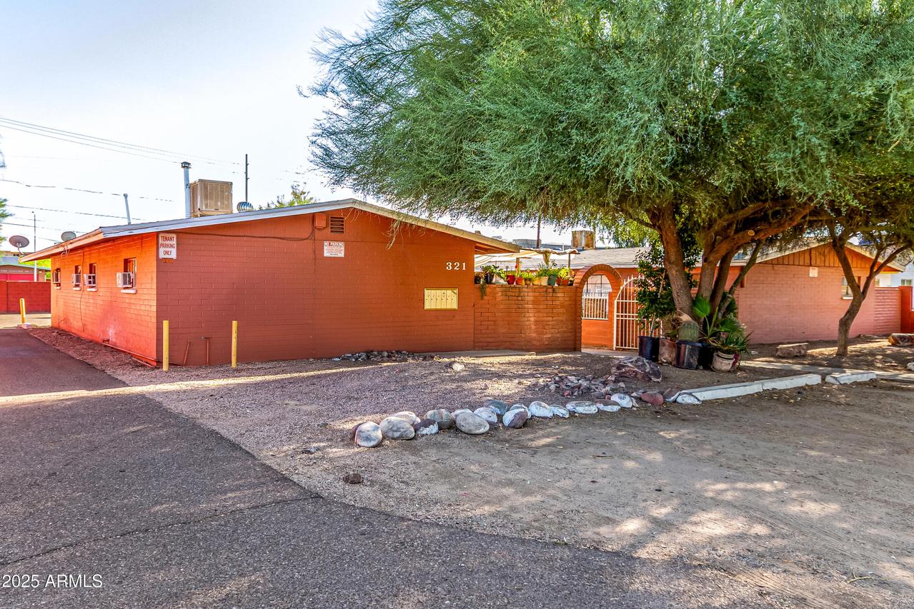 321 E Carol Ave., Phoenix, AZ 85020