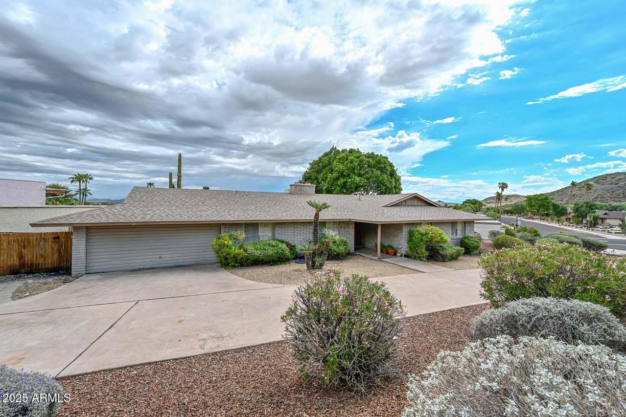 13013 N Surrey Cir., Phoenix, AZ 85029